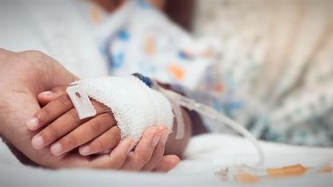 Μάχη για τη ζωή της δίνει 11χρονη που παρασύρθηκε από ΙΧ στην Πτολεμαΐδα